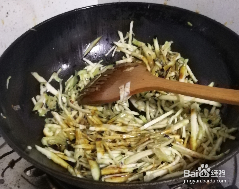做家常菜辣椒炒茄子的教程!
