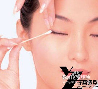 眼部卸妆的正确方法