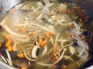 鲜到起飞的菌菇汤！