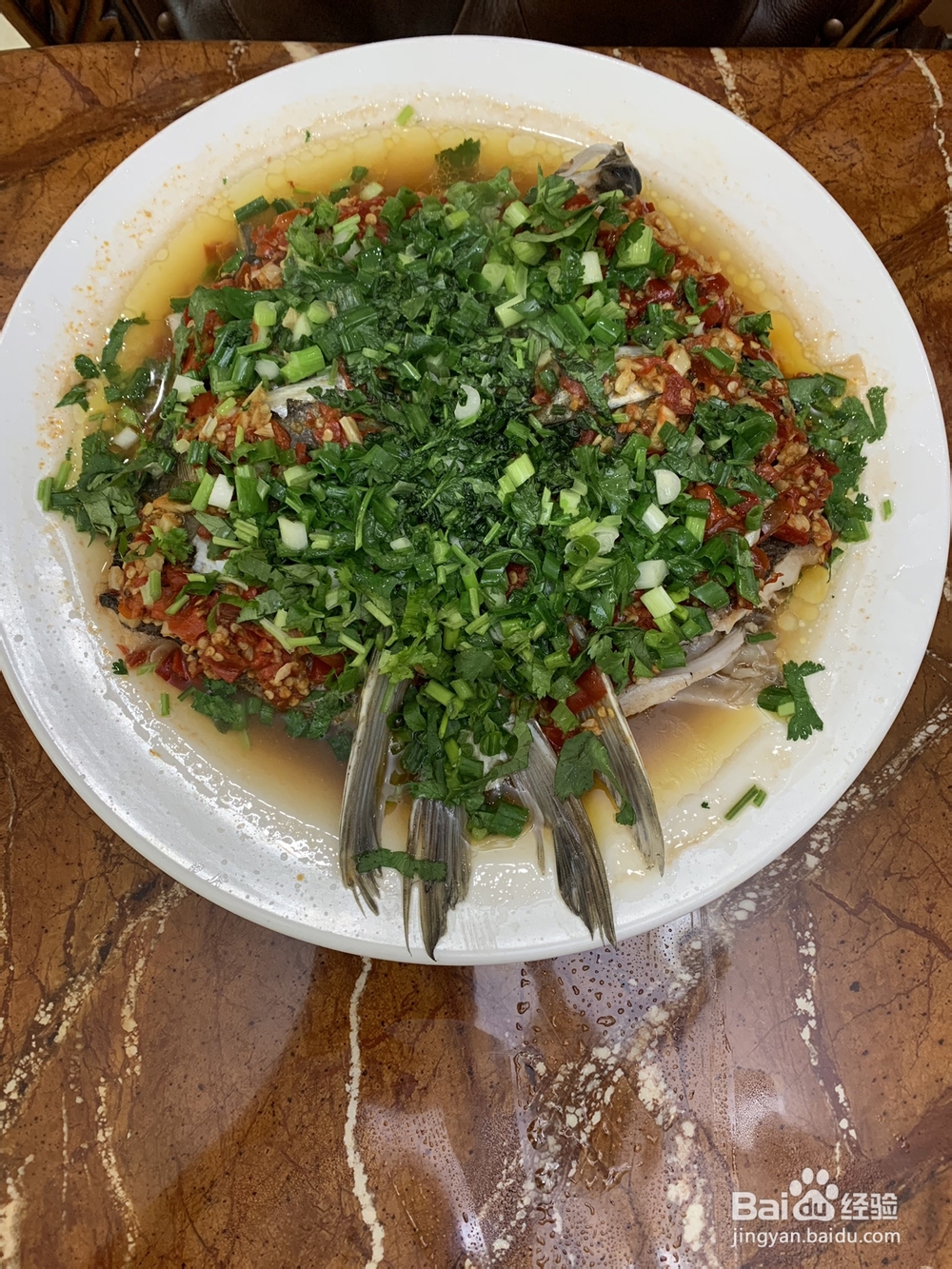 光盘剁椒鱼头海鲜美食教程