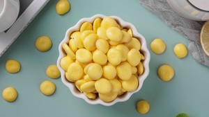 入口即化的蛋黄溶豆