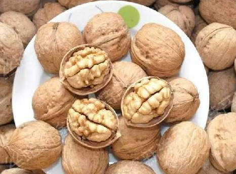 核桃仁包衣黑色能吃吗