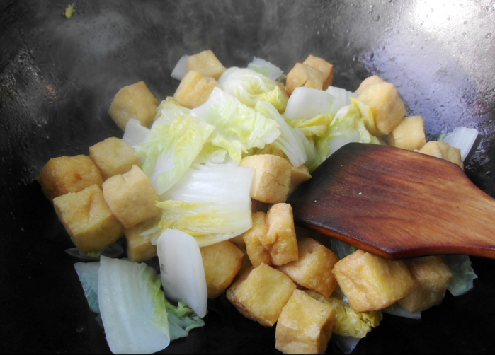 烹饪大白菜时如何去苦味