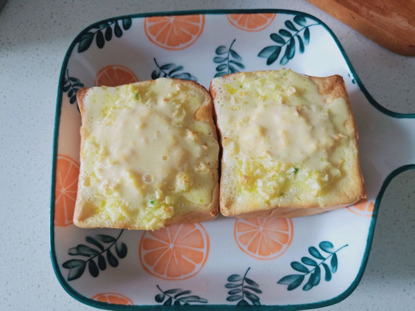浓郁蒜香奶酪黄油烤吐司
