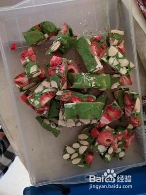 养生食补抹茶草莓牛扎糖的做法