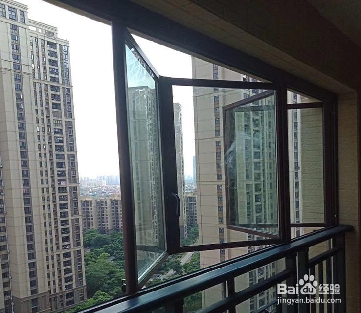 风大窗户晃动响解决方法