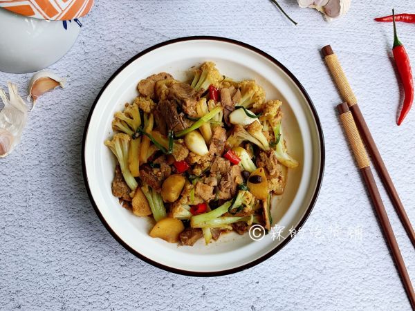 干锅花菜炒五花肉