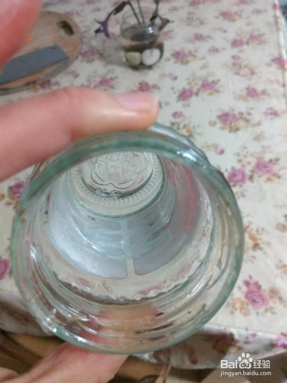 如何快速、省力清洗油污的玻璃瓶