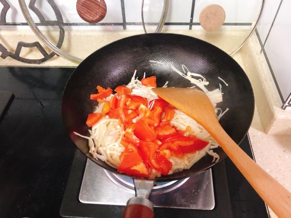 金针菇炒西红柿