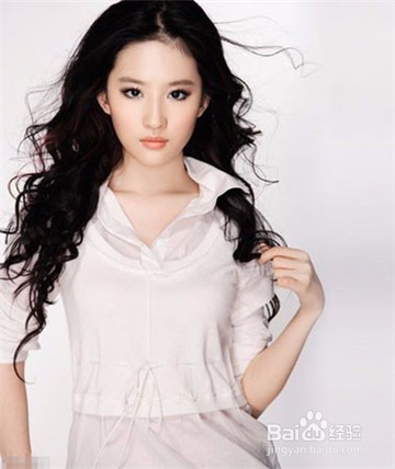 早春御姐发型大披露 中分长卷发解读柔情