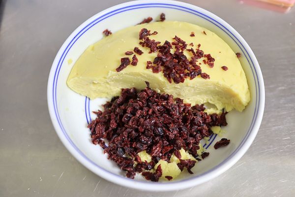 蔓越莓奶香绿豆糕