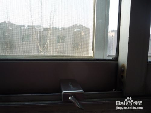 防止儿童爬窗坠楼的窗户安全防护锁