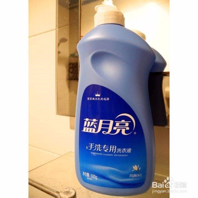 羽绒服上的油渍怎么去除及护理方法