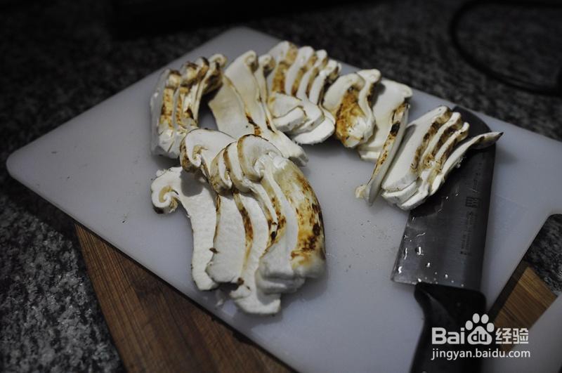 新手易做的鲜松茸土鸡汤