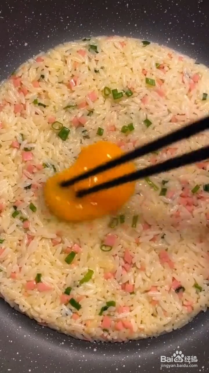 如何制作蛋炒饭披萨