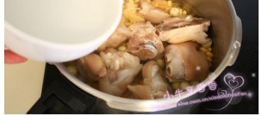 香浓猪手汤的做法