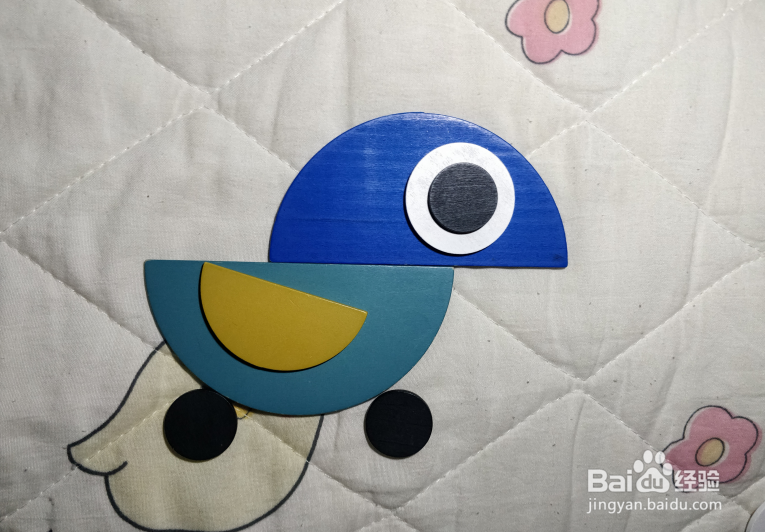 用形状积木怎么拼一只雏鸟？