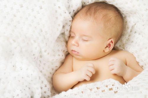 什么时候开始给宝宝用枕头、该怎么选枕头？
