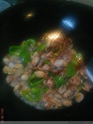 青椒炒花蛤的做法