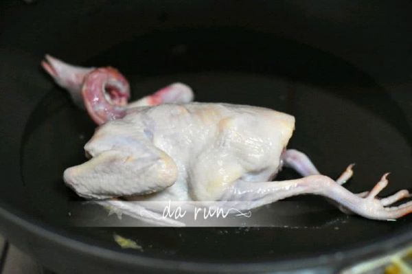 灵芝桂圆鸽子汤