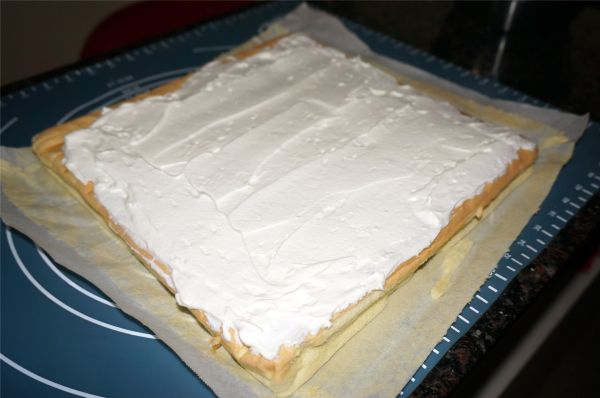 草莓奶油蛋糕卷