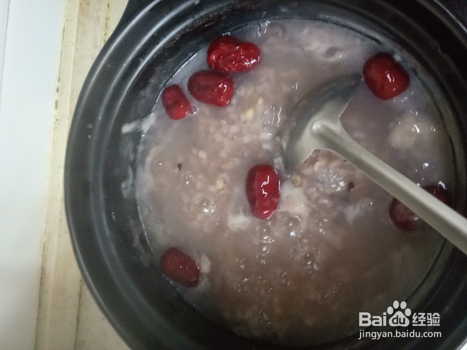 燕麦黑米红枣粥