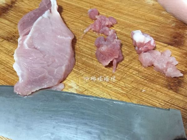 猪肉鸡蛋拉肠粉