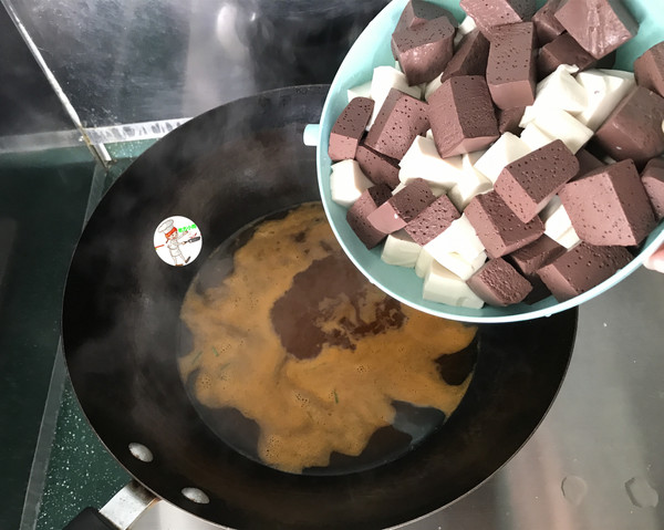 虾仁鸭血豆腐煲