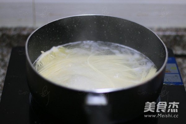 三丝炒面的做法