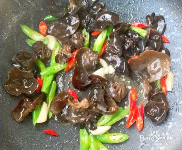 超下饭香辣木耳豆腐