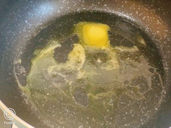 超快手牛油果滑蛋开放三明治