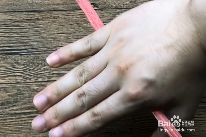 如何徒手切断细绳子？