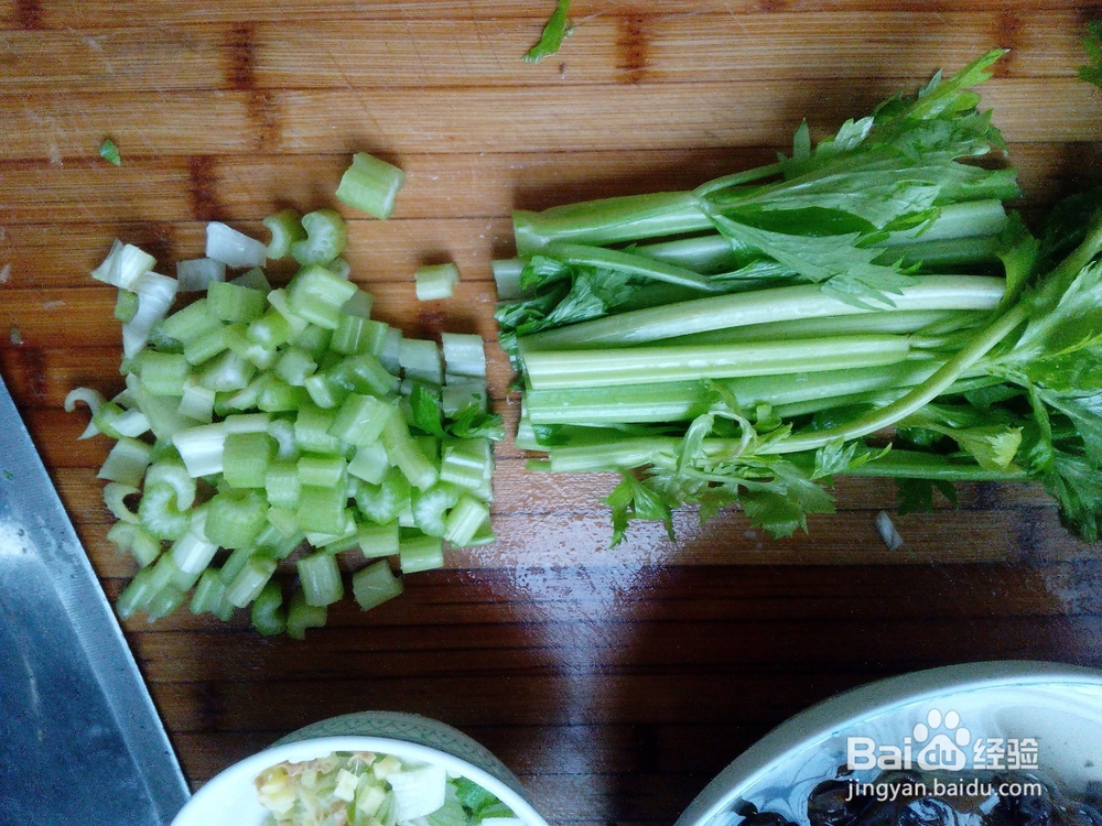 ”芹菜炸酱面