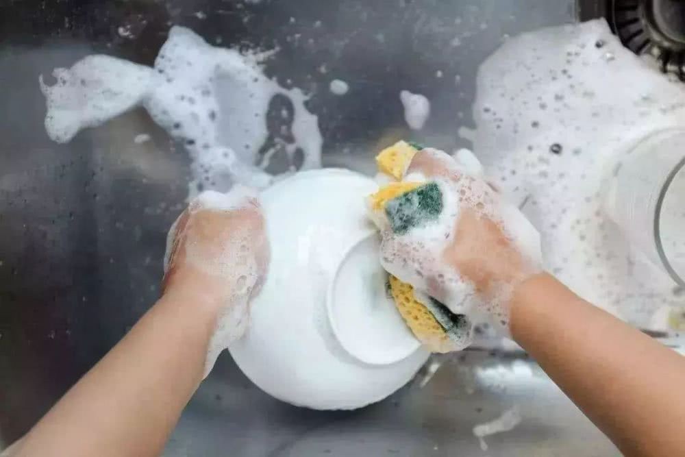 为什么家里的碗总是有股鱼腥味