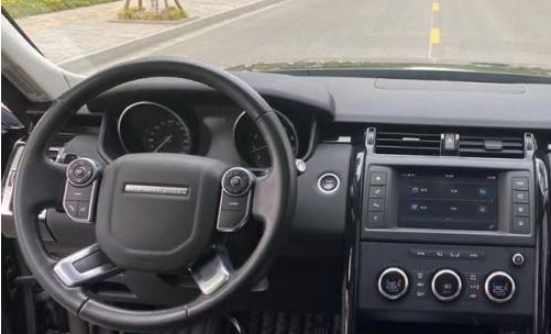 2018款路虎发现5车门内是什么皮质