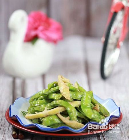 软荚豌豆炒笋的做法