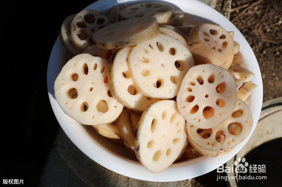 家庭版莲藕炖排骨做法