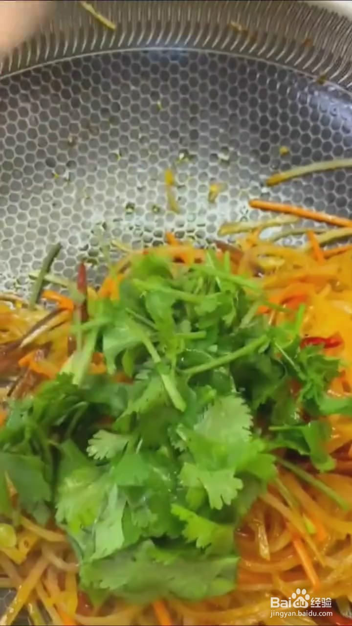 如何制作胡萝卜土豆丝小炒
