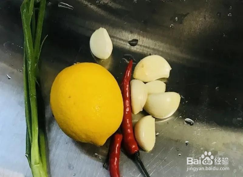 家常凉拌柠檬虾