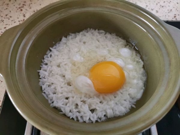 牛肉玉米胡萝卜煲仔饭