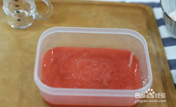 在家学做草莓冰淇淋