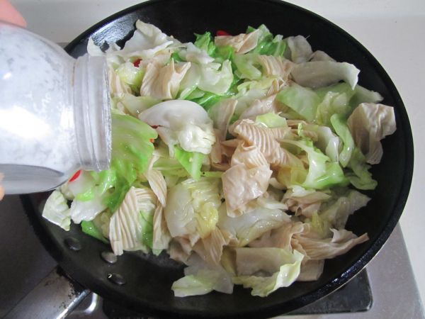 油豆皮炒圆白菜