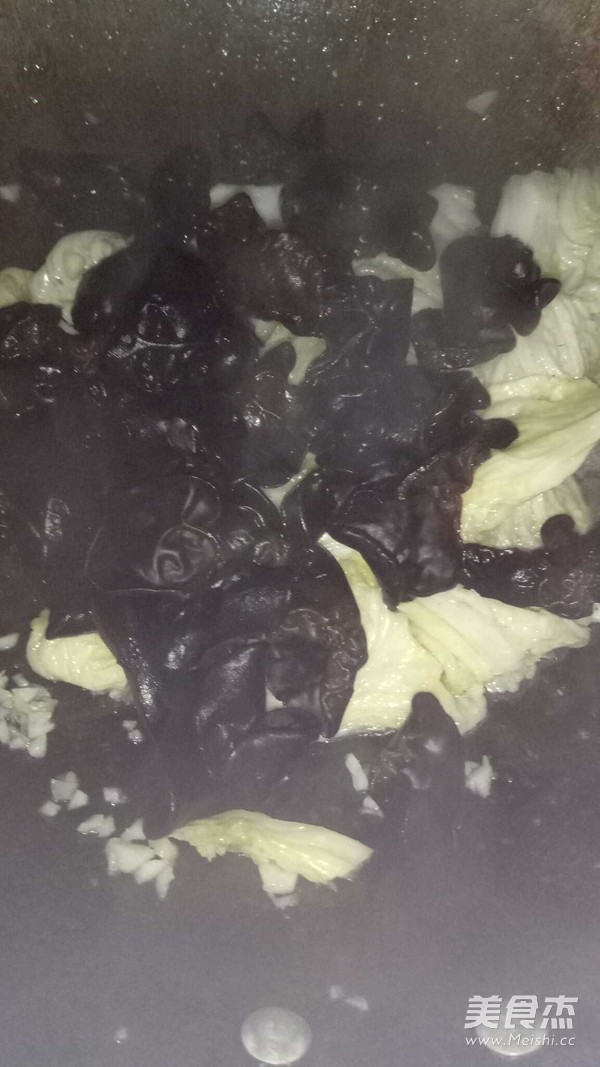 木耳炒白菜的做法