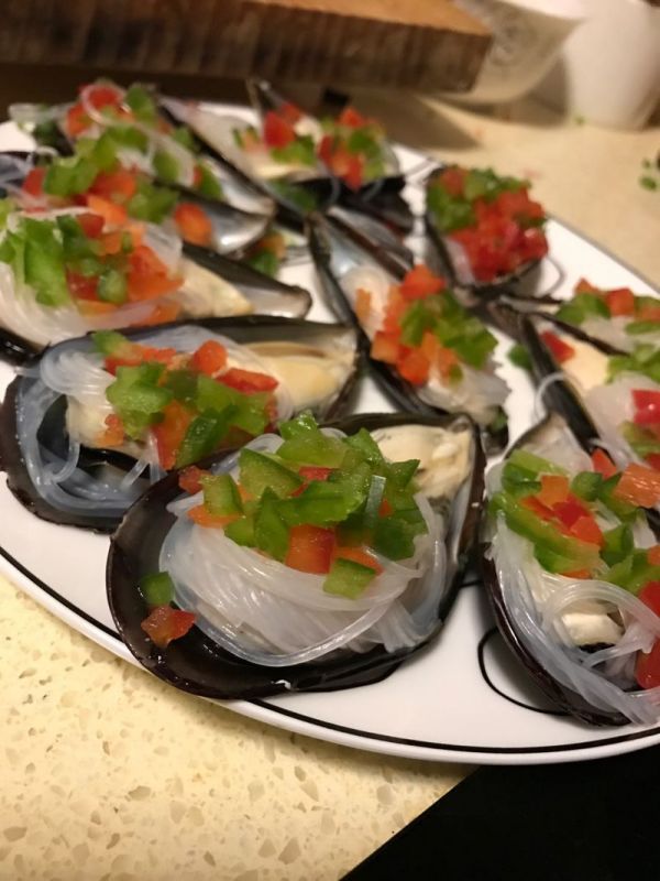 双椒蒜茸粉丝蒸青口