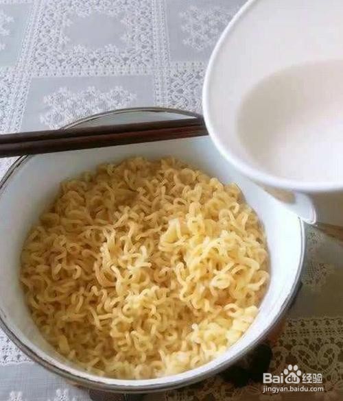 陈立农牛奶泡面做法