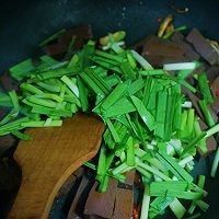 营养美食制作韭菜炒鸭血