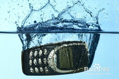 手机掉水里后的急救措施