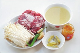 【酸汤金针肥牛】无法抗拒的酸辣诱惑 点赞哦