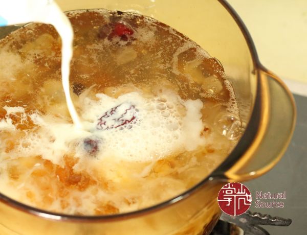 皂角米桃胶红枣炖奶