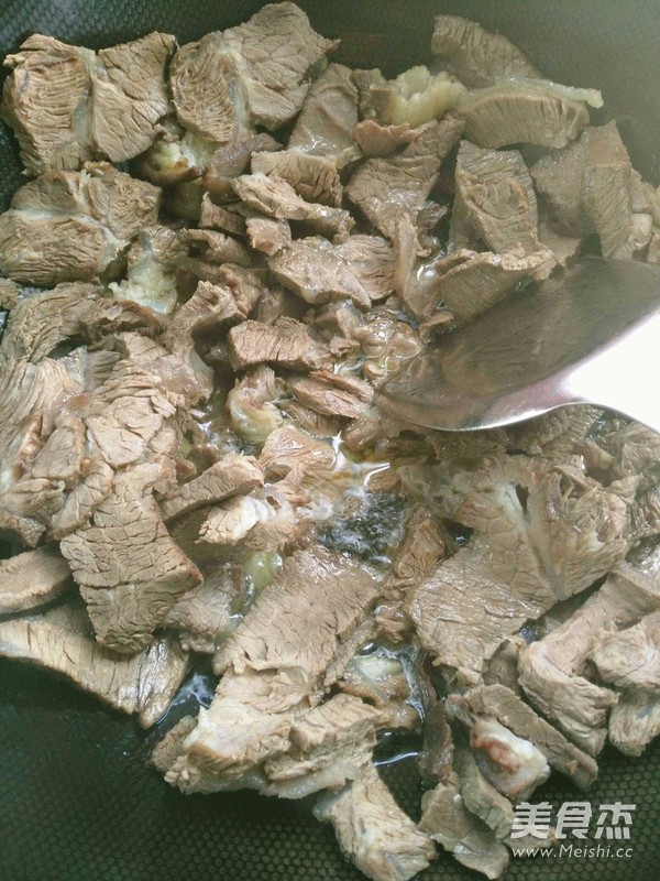 盐炸牛肉的做法